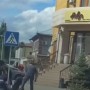 Семейде полиция бөлімінің алдында ер адамды жамылып пышақтап кетті