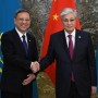 Тоқаев Бейжіңде Energy China басшысымен жолықты: солтүстікті оңтүстікпен жалғайтын жаңа желі және дата-орталық жобасы талқыланды