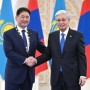Тоқаев Моңғолия Президентін «Алтын Қыран» орденімен марапаттады